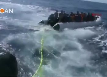 KUŞADASI’NDA GÖÇMEN BOTU BATTI – 7 ÇOCUK, 2 KADIN YAŞAMINI YİTİRDİ