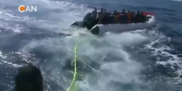 KUŞADASI’NDA GÖÇMEN BOTU BATTI – 7 ÇOCUK, 2 KADIN YAŞAMINI YİTİRDİ