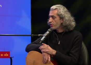 Zeynep Enhasın sunduğu Çaxa we bi xêr programı bugün konuklar Cemo Doğan ve Jinda Deniz ile birlikte sizlerle… 09.01.2022