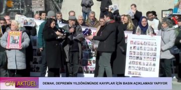 DEMAK, Depreminin Yıldönümünde Kayıplar İçin Basın Açıklaması Yapıyor.