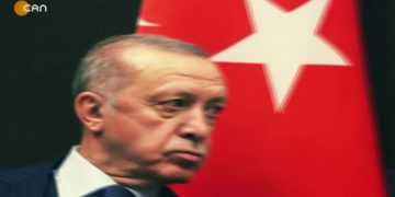 Attila Taş ile Açık Kayıt programının bu haftaki konuklarıKESK Eş Genel Başkanı Şükran Kablan Yeşilİltica ve Göç Araştırmaları Merkezi Başkanı Metin Çorabatır