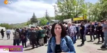 Aysel Doğan Dersim’e Götürülürken Halk Karşılaması..