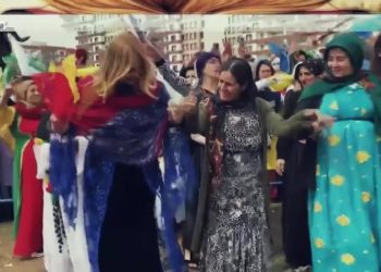 Pınar Aydınlar’ın hazırlayıp sunduğu Candan Cana Programının konukları:
*Onur Yamaç ve *Nesrin ulusu.