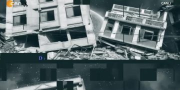 Deprem gölgesinde siyaset…
Stüdyoda, Şükrü Yıldız, Zeynel Gül ve Adil Yiğit ile, gazeteciler; Gözde sanalı, Ufuk Evla Bostan, Çağdaş Gökbel, Hakan Erol, Kelime Ata CANLI yayında