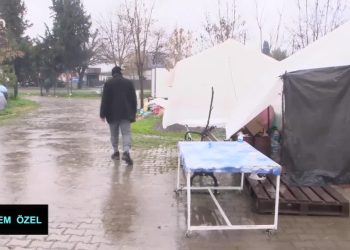 Pazarcık Eğlen köyünde yağmurun altında yaşam mücadelesi