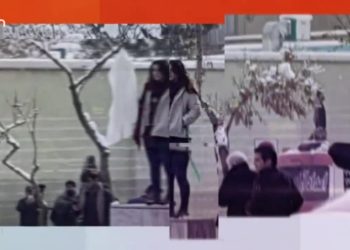 Nergiz Güzel’in Sunduğu Kadın Kürsüsü Programında HDK Eş Sözcüsü Esengül Demir İle DHK,HDP Ve Göçizder’e Yapılan Operasyonlar’ı Konuşuluyor..