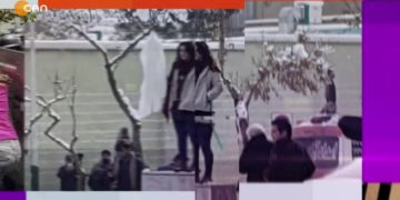 Nergiz Güzel’in Sunduğu Kadın Kürsüsü Programında HDK Eş Sözcüsü Esengül Demir İle DHK,HDP Ve Göçizder’e Yapılan Operasyonlar’ı Konuşuluyor..