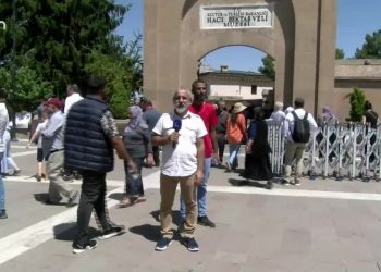 Yeşil Sol Parti eş sözcüsü Çiğdem Kılıçgün Uçar ile Yeşil Sol Parti heyeti  Hacı Bektaş Veli dergahını ziyaret ediyor… CANLI yayın