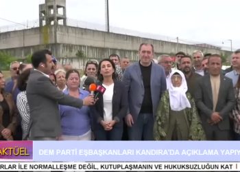 DEM PARTİ EŞ GENEL BAŞKANLARI HATİMOĞULLARI VE BAKIRHAN FİGEN YÜKSEKDAĞ’I ZİYARET SONRASI KANDIRA CEZAEVİ ÖNÜNDE AÇIKLAMA YAPIYOR