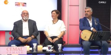 Hüseyin Kelleci’nin hazırlayıp sunduğu Cemal Cemale programında Mahsuni Şerif’in anıyoruz. Konuklar Şengül Baydar, Musa Canpolat, Hüseyin Aşkın, Nesrin Ulusu ve Beyhan Aksoy.