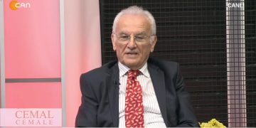 Hüseyin Kelleci’nin sunumuyla Cemal Cemale’de konuklar Mustafa Şahin, Doğan Doğan, Filiz Karakurt ve Fatih Aslan.