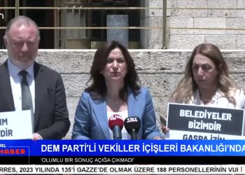 Hakkari’de Kayyuma Karşı Protestolar Devam Ediyor – Boğaz Köprüsüne ” Kayyum Defol ” Pankartı Asıldı – Türkiye En Çok Tutuklu Bulunduran Avrupa Ülkesi Oldu – Elif Sonzamancı İle Can Aktüel Ana Haber Bugünkü Konuğumuz FEDA Eşbaşkanı Demir Çelik