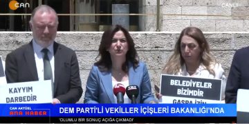 Hakkari’de Kayyuma Karşı Protestolar Devam Ediyor – Boğaz Köprüsüne ” Kayyum Defol ” Pankartı Asıldı – Türkiye En Çok Tutuklu Bulunduran Avrupa Ülkesi Oldu – Elif Sonzamancı İle Can Aktüel Ana Haber Bugünkü Konuğumuz FEDA Eşbaşkanı Demir Çelik