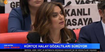 1. Kürecik Doğa Ve Kültür Festivali – Kürtçe Halay Gözaltıları Sürüyor – Kürtçe Uyarıları Karalayan Çocuk Konuştu – Amasya’da Hamdullah Çelebi Türbesi – Elif Sonzamancı İle Can Aktüel Ana Haber Bugünkü Konuk DEM Parti Mersin Milletvekili Ali Bozan