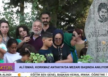 ALİ İSMAİL KORKMAZ ANTAKYA’DA MEZARI BAŞINDA ANILIYOR – Korkmaz’ın Ailesi, DEM Parti Eş Başkanı Tülay Hatimoğulları Ve Arkadaşları Tarafından Anıldı