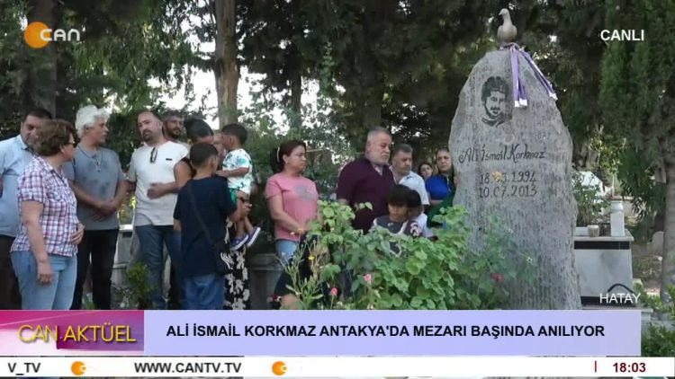 – ALİ İSMAİL KORKMAZ ANTAKYA’DA MEZARI BAŞINDA ANILIYOR – Korkmaz’ın Ailesi, DEM Parti Eş Başkanı Tülay Hatimoğulları Ve Arkadaşları Tarafından Anıldı