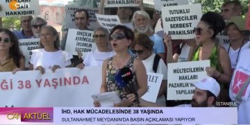 İHD, Hak Mücadelesinde 38 Yaşında, 
Sultanahmet Meydanın’da Basın Açıklaması Yapıyor.