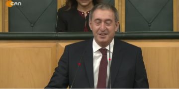 DEM Parti Grup Toplantısı, DEM Parti Eş Genel Başkanı Tuncer Bakırhan konuşuyor.