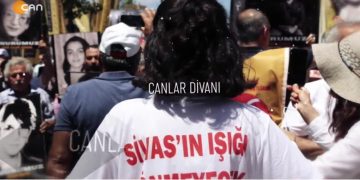 – Strasbourg’ta Açılan AABK Siyasi Büro Açılışı
– Avrupa Alevi Çalıştayı Sonuç Bildirgesi
– Madımak Hafıza Merkezi’nin 5. Odası Açıldı
– İbrahim Karakaya’nın Sunduğu Canlar Divanı Programının Konukları AABK Eşit Genle Başkanı Nevin Kamilağaoğlu Ve PSAKD Genel Başkanı Cuma Erçe