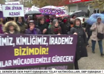 KADINLAR 25 KASIM İÇİN SEYİT RIZA MEYDANINA YÜRÜYÜP AÇIKLAMA YAPIYOR