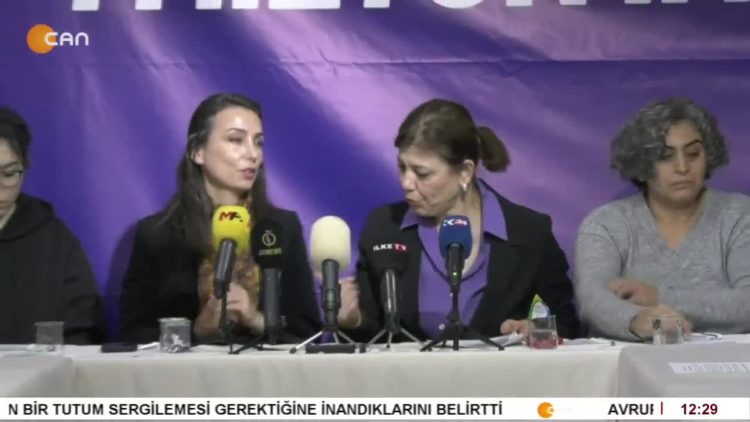 HDK’nin Kadın Meclisleri ve İttifakları   ”Barış İçin 1 Milyon İmza” Kampanyasına Destek Açıklaması Yapıyor.