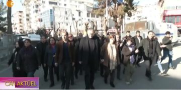 – Siirt Belediyesi’ne Kayyum darbesi,
– DEM PARTİ Eş Genel Başkanı Tuncer Bakırhan Konuşuyor.