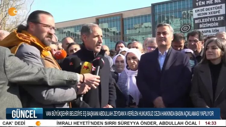Van Büyükşehir Belediye Eş Başkanı Abdullah Zeydan’a Verilen Hukuksuz Ceza Hakkında Basın Açıklaması Yapılıyor