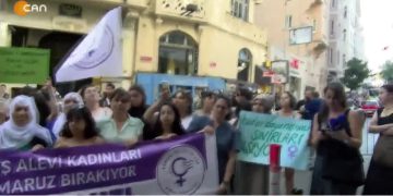 – KADIN ÖRGÜTLERİ, SURİYE’DEKİ ALEVİ KATLİAMINA KARŞI AÇIKLAMA YAPIYOR.
– KADINLAR, SURİYE’DEKİ ALEVİ KATLİAMINA KARŞI 10 İLDE ALANLARA ÇIKTI