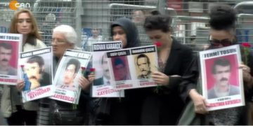 1073. HAFTA, CUMARTESİ ANELERİ EYLEMİ
Kayıplarımız nerede?
Devletin gözetiminde kaybedilen yakınlarını arayan Cumartesi Anneleri, 1995’ten bu yana her hafta Galatasaray Meydanı’nda adalet talebini yineliyor.